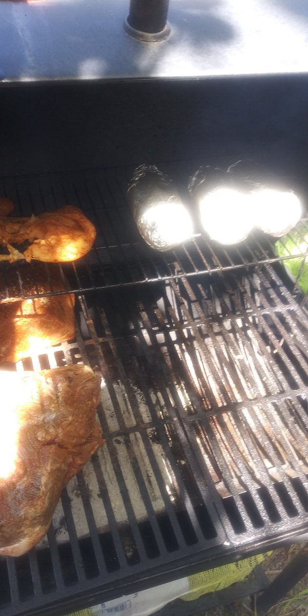 CorchMark's tweet photo. Where y'all at @Coach_Cason23 @tshaw2222 I am back at it! Brisket tacos and bbq samwhich for the week some potatoes on the side! #relaxation #Cornalife😲😁😁 https://t.co/7kEPdWhaEn
