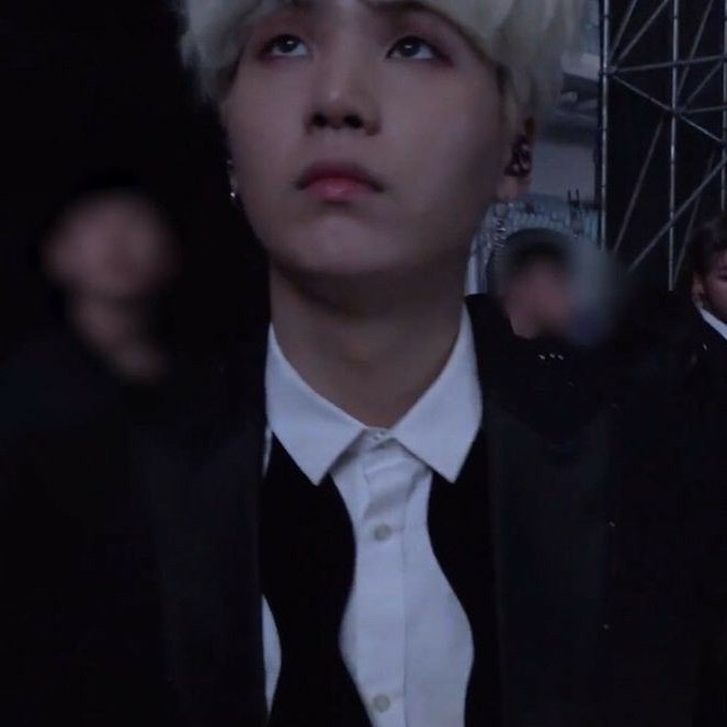 -Yoongi being boyfriend material, a very needed thread.-