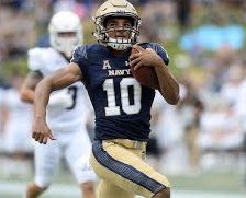 CHUBZBURGER's tweet image. What will the #FantasyFootball eligibility for #Dolphins draft pick #MalcolmPerry. At Navy he played QB/RB/WR racking up 4,359 rushing yards and 40 TDs while also throwing for 1,311 yards and 10 TDs in limited passing duties. 
He could be a sneaky deep league add.