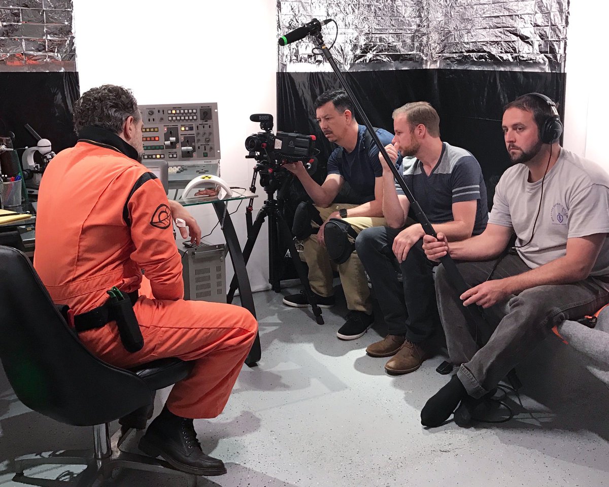 hope your Sunday is out of this world👽🖤🖖