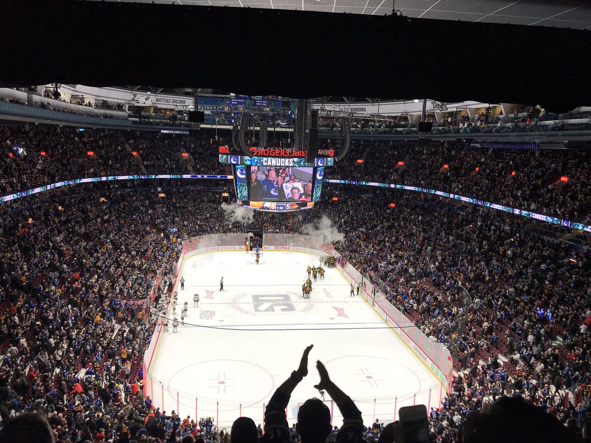 nucksaid's tweet photo. I miss you, @Canucks💙💚. #TeamLikeThat #Canucks #gamedayviews https://t.co/dtUrdQMhI4