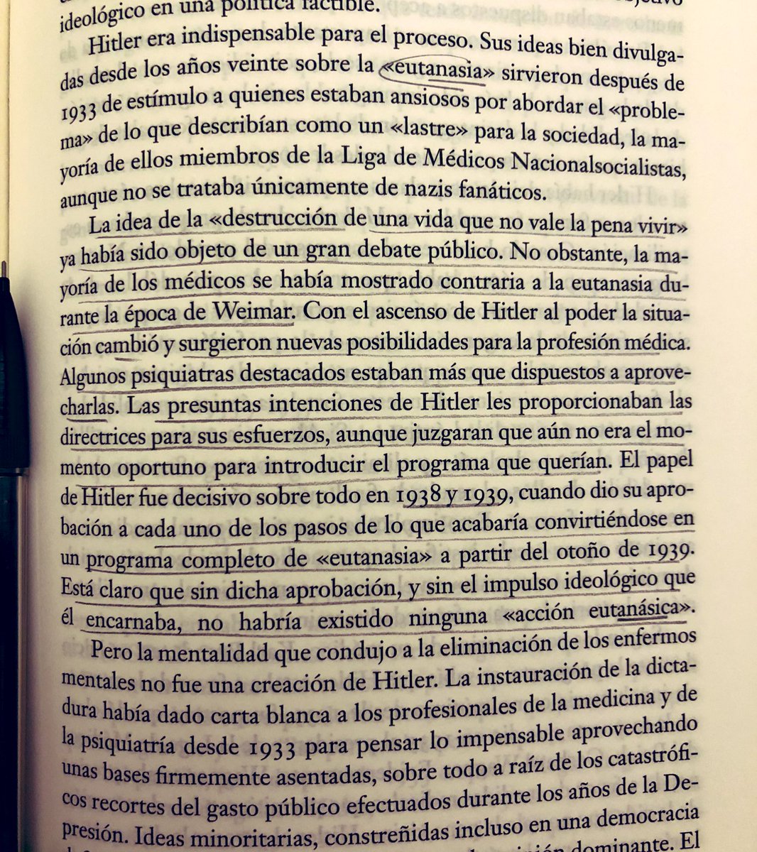 Más reflexiones a beneficio inventario:  #Hitler estuvo obsesionado con la eutanasia (igual que el zumbado de S Allende que hizo su tesis sobre eugenesia). Enfermos mentales y los débiles simplemente no tenían derecho a la vida.