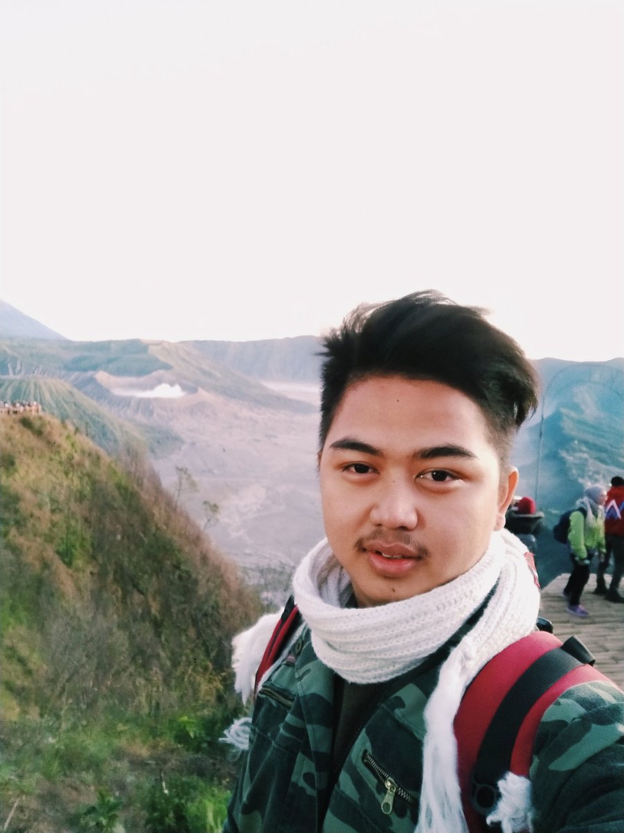 Bian99720223's tweet photo. Ketika mereka merindukan kehidupan di luar... 
.
#dirumahaja #mountains #bromo #puncak #puncakbromo #selfie #indo #kangen #kangendiluar #rindualam https://t.co/G0LDJYOs9M