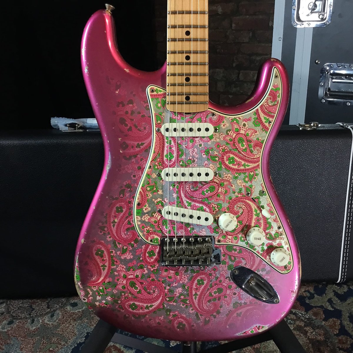  @ShannyGeoffrey Fender Custom Shop & #39;68 reissue Paisley Relic Stratocaster