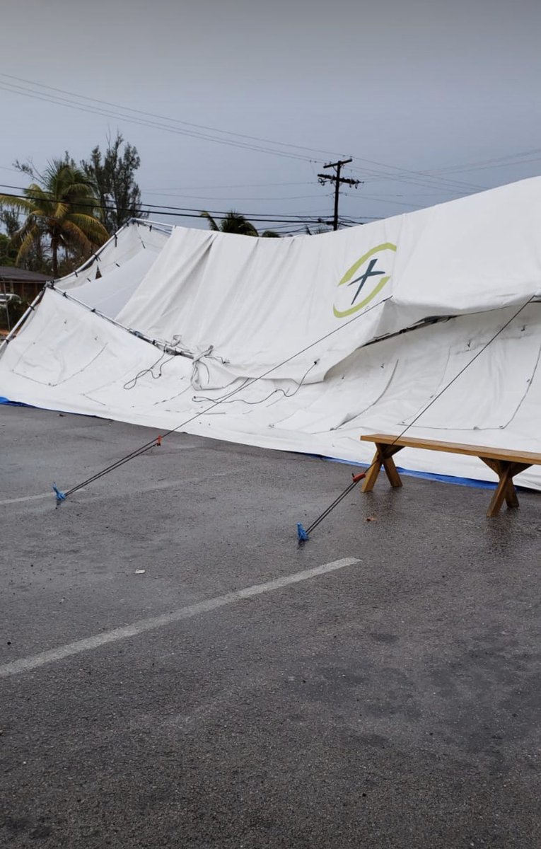 Just_Trevina's tweet photo. Grand Bahama needs a new hospital ! I love my job ...I love what I do but working in these conditions are unbearable. https://t.co/npAjmfDnMs