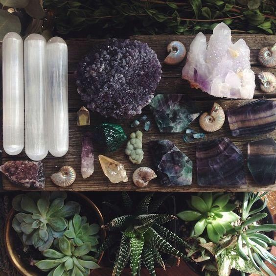 • Akaashi Keiji – Witchcorekey words: gems; botany; study; nature