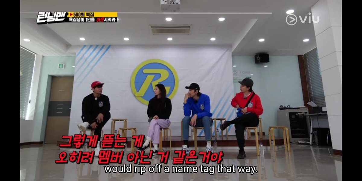 hileori's tweet photo. The fact that they can differentiate how a running man member vs how a guest rips a name tag even if they are blindfolded is sending me👏🏻
역시! 10 years of name tag ripping over 500 episodes is a big rESPECT 💯
#RunningMan #runningman500th #kimjongkook #leekwangsoo https://t.co/MVnpIr6HPM