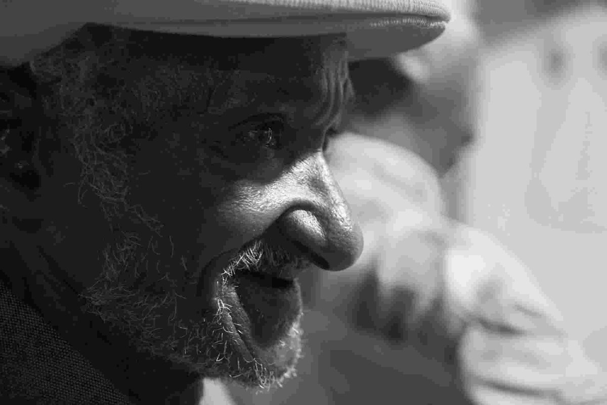 LabeurJ's tweet photo. "Môsieur" Boubé du groupe #StudioShapShap. Actuellement, où qu'il se trouve, il nous regarde toujours avec ses petits yeux plein de malice.
#portrait #Niger #musique #homme #TL227 https://t.co/V5k2kQMMRP
