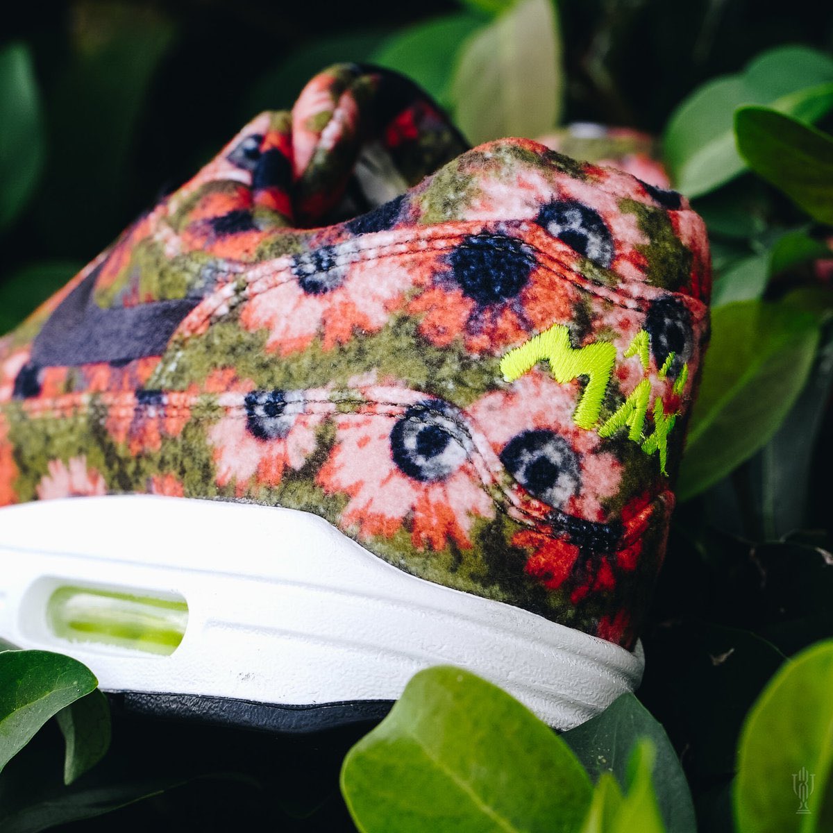 solar daisy air max 1