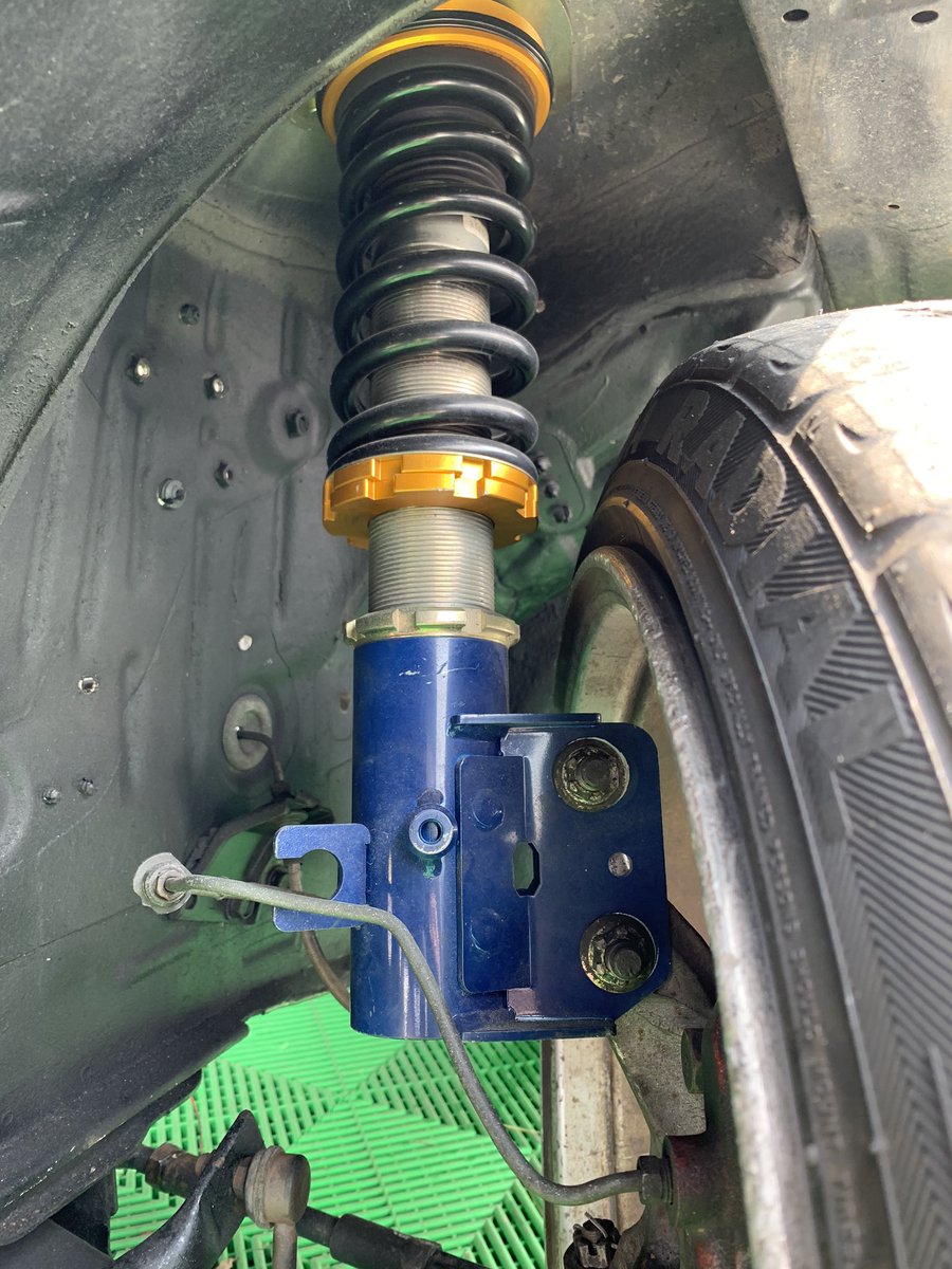 Kp Auf Twitter なんのメーカーの車高調かわかる方いらっしゃいますかー