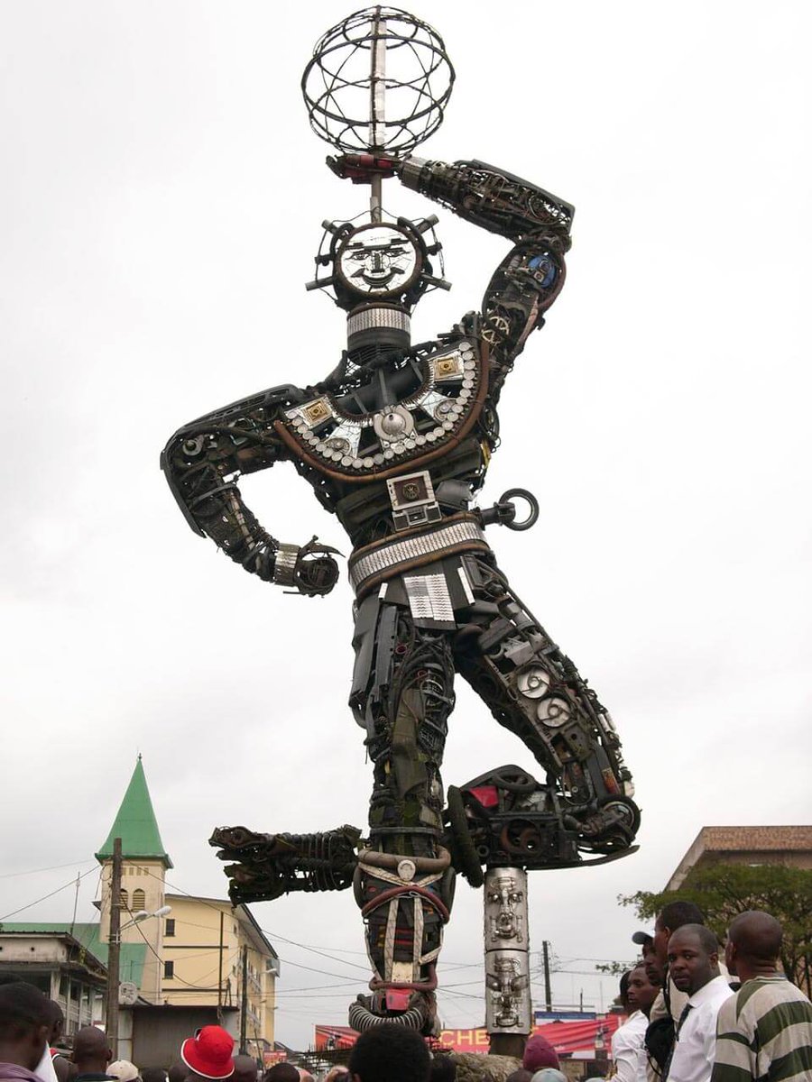MaresaVoyage's tweet photo. Découvrez Joseph-Francis Sumégné, créateur de la statue de la nouvelle liberté

C'est un Artiste plasticien né à Bamendjou au CM en 1951. Il est sculpteur-peintre autodidacte.

Son oeuvre faite de matériaux recyclés est située au rond point Deido et fait 12 m de haut.

Max de RT https://t.co/4oNerLNB4v