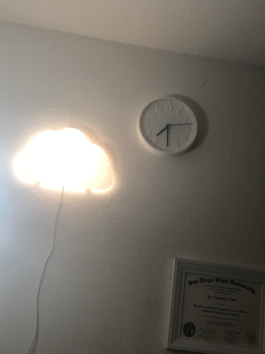 ericnfuhs's tweet image. I put up a new light and a new clock recently. I feel more fluffy now. #cloudnine #light #whiteclock #ikea