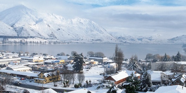CrownReloNZ's tweet image. Surrounded by snow-capped mountains right out of the Lord of the Rings, this is a small town with a big reputation. If you are considering a move to the South Island, Wanaka should definitely be on your top ten list. 
Here's why: ow.ly/EHmK30qycUx

#movingblog #wanakamovers