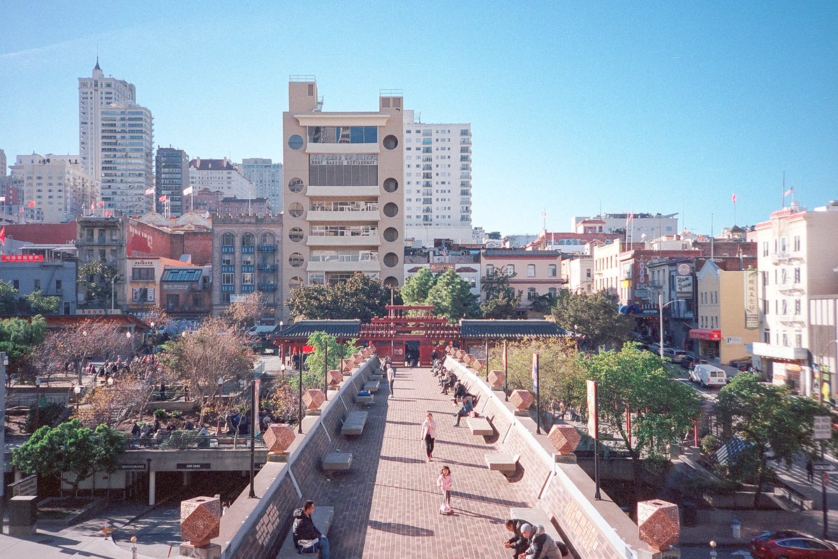 quintind's tweet photo. SF Chinatown — Ricoh R1, Kodak Portra 400

#RicohR1 #Ricoh #kodak #kodakportra400 #believeinfilm #filmisnotdead #filmisalive #analog #filmphotography #sanfrancisco https://t.co/LOakPtmdHf