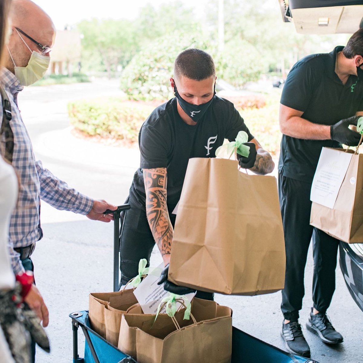 Our heroes @AdventHealth in Tampa Bay recently received 50 meals from @welovesofresh thanks to our partners @TheFueling. Our Tampa Bay team has donated over 4,000 meals so far and they're just getting started. To donate, visit frontlinefoods.org/tampa-bay #frontlinefoods