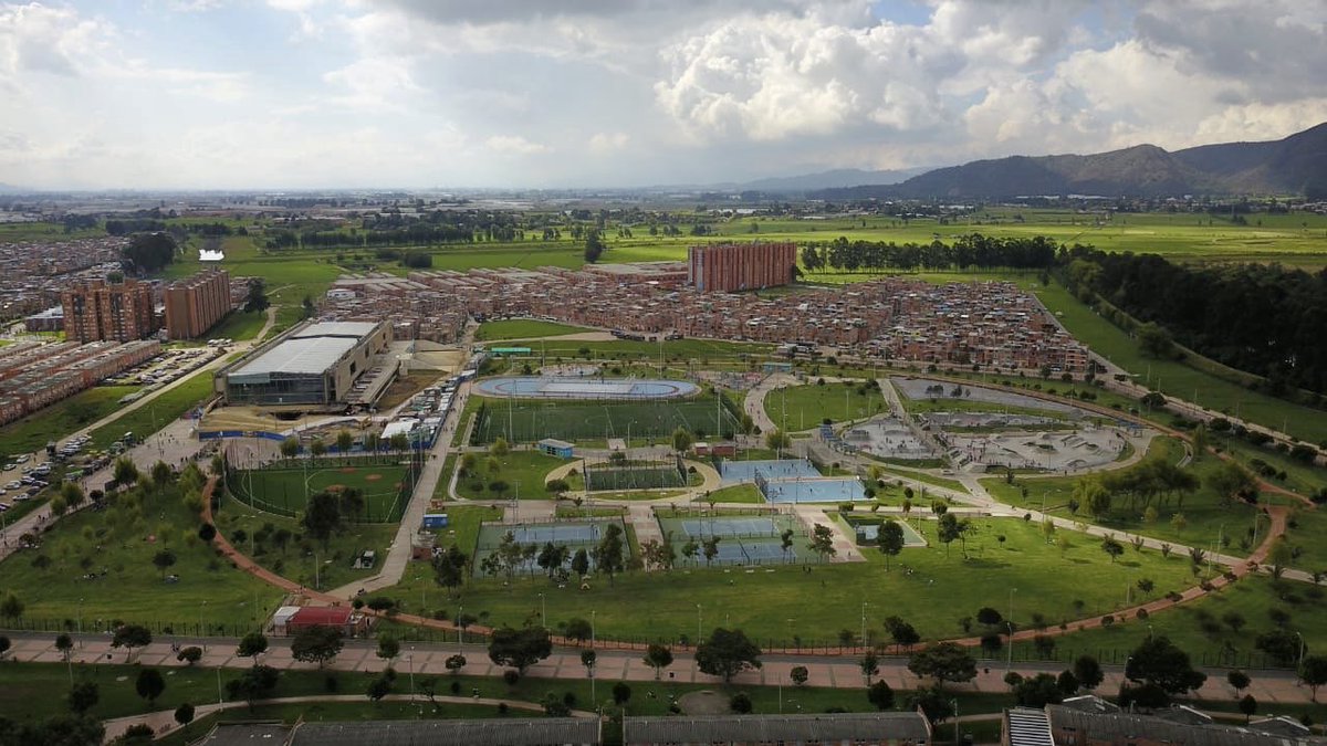 OrlandoMolanoP's tweet photo. Recomendaciones al usar los parques:
Cumplir con las medidas del Gobierno
Max. 1h y hasta 1k del domicilio
100m2 x núcleo familiar
No contacto con otros 
No recreación/deporte en grupo
No usar gimnasios/módulos de juegos infantiles, cada usuario podría llevar sus implementos https://t.co/oOH0mZ8fw9