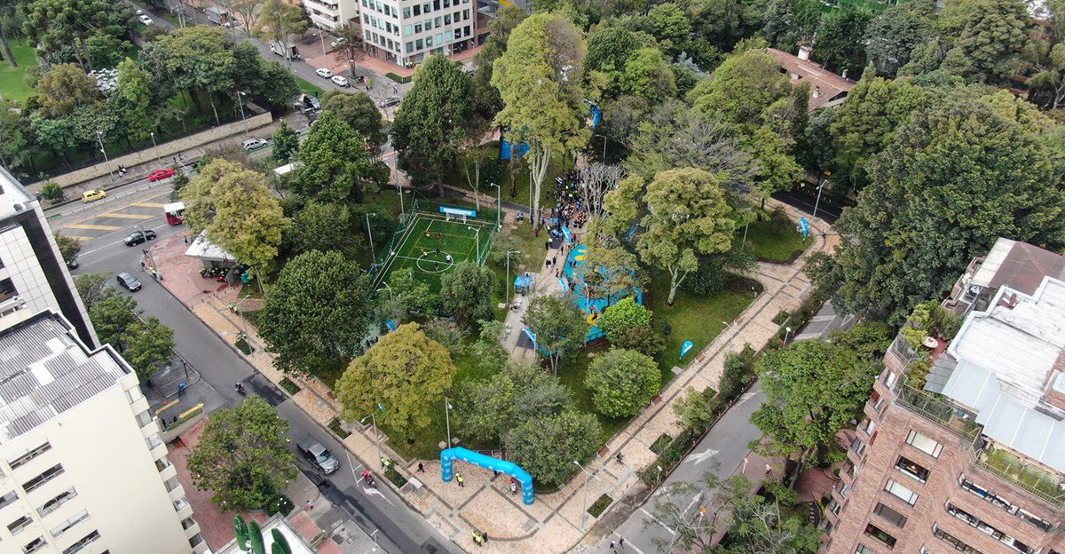 OrlandoMolanoP's tweet photo. Recomendaciones al usar los parques:
Cumplir con las medidas del Gobierno
Max. 1h y hasta 1k del domicilio
100m2 x núcleo familiar
No contacto con otros 
No recreación/deporte en grupo
No usar gimnasios/módulos de juegos infantiles, cada usuario podría llevar sus implementos https://t.co/oOH0mZ8fw9