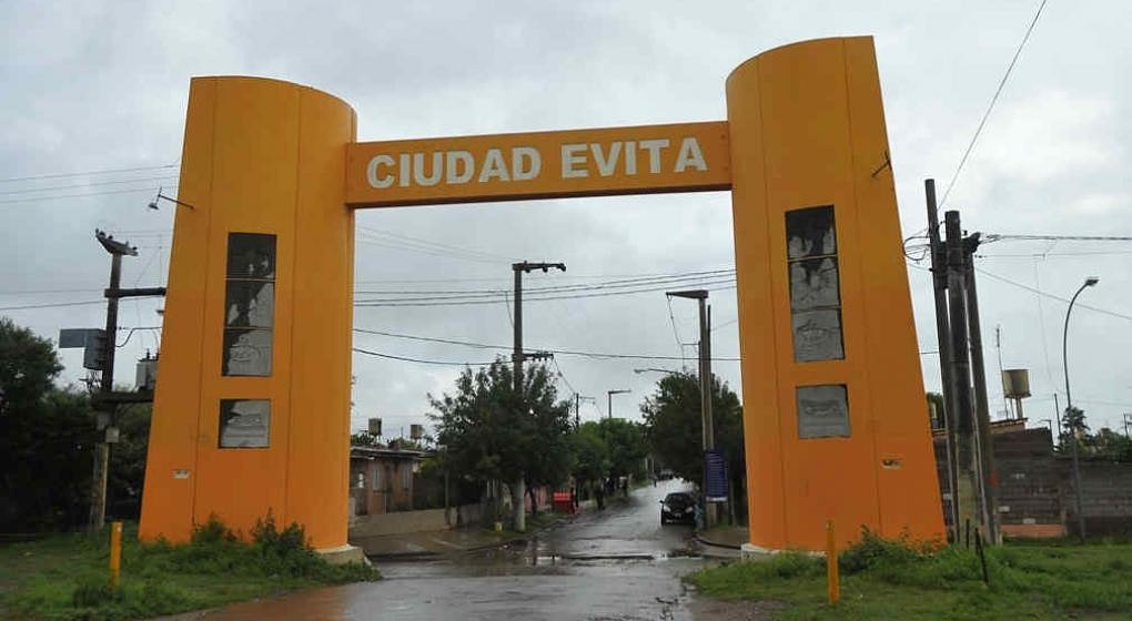 muchopalo's tweet photo. #Cordoba #GatilloFacil 

La policía asesina a joven de Ciudad Evita

En horas de la tarde la policía de Córdoba en un supuesto intento de robo, asesinó a un joven de un tiro en la nuca.

#COVID19argentina #cuarentena https://t.co/ZhpGtgrEzk