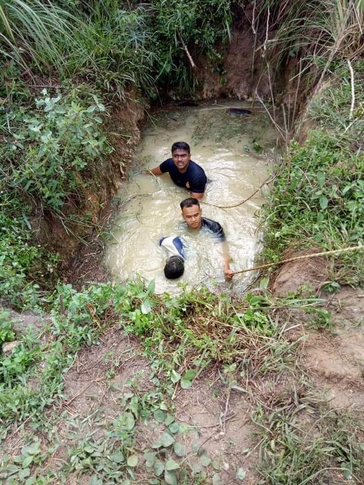 JangxN9's tweet photo. Rantau - Seorang lelaki maut selepas terjatuh ke dalam perigi sedalam lapan kaki di Kg Barisan Rantau, Negeri Sembilan petang smlm.

Mangsa dikenali D.M. Peter Vevason.

Mayat mangsa disahkan ahli keluarganya.

Credit - ZamrudZam https://t.co/AytOnlBzeG