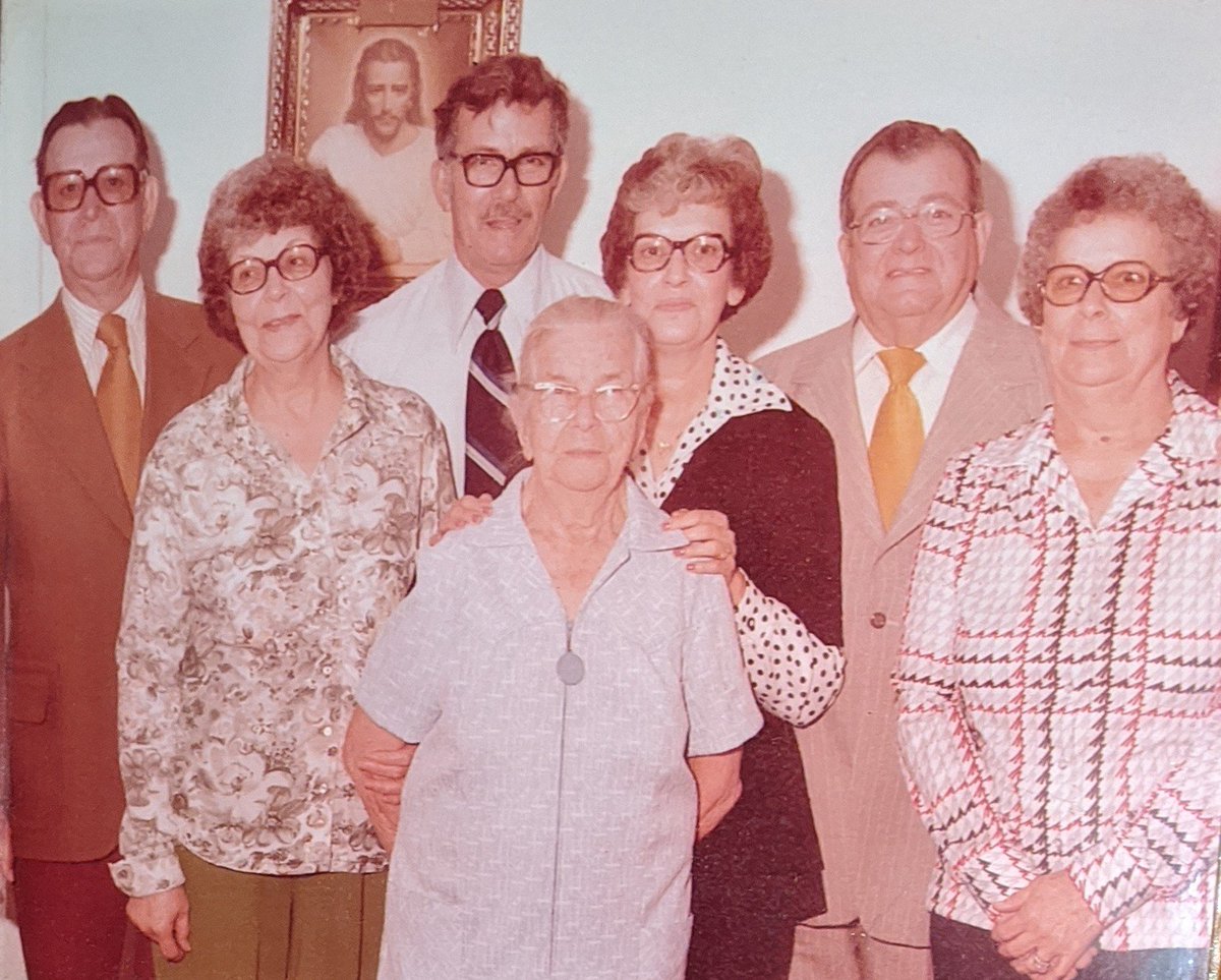 Hewlitt, Eudon, Hubert, May Dell, Imogene, Lexie and Big Mama. (and Jesus) 2 had passed. Beulah and Herman.(all these pics look to be circa 1978 btw. )