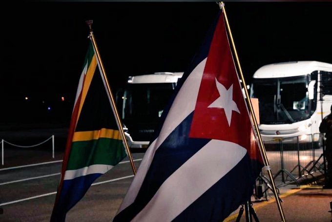 SuperiorZulu's tweet photo. When Mzwandile Masina acknowledged Cuba and it’s medical team people ridicule him and even made fun of Him

Today; South Africa welcomes a Special Team of Cuban Doctors to assist SA with Covid19

Leadership is shown through actions not speeches🙏🏾🙌🏽

 #WelcomeToSACuba https://t.co/Qca3J9Dmx4