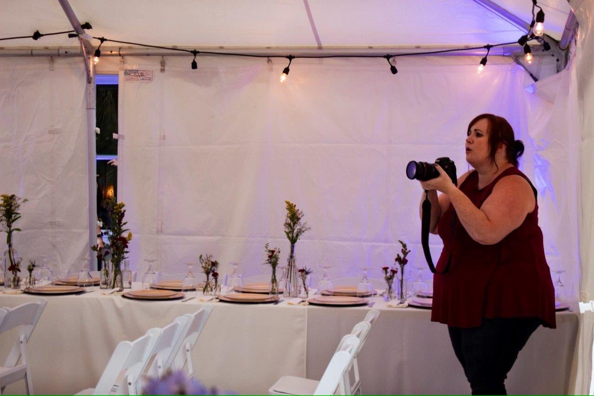 Yep, that's me, super #professional #photographer 😜

#bts #weddingphotographer #floridaweddingphotographer