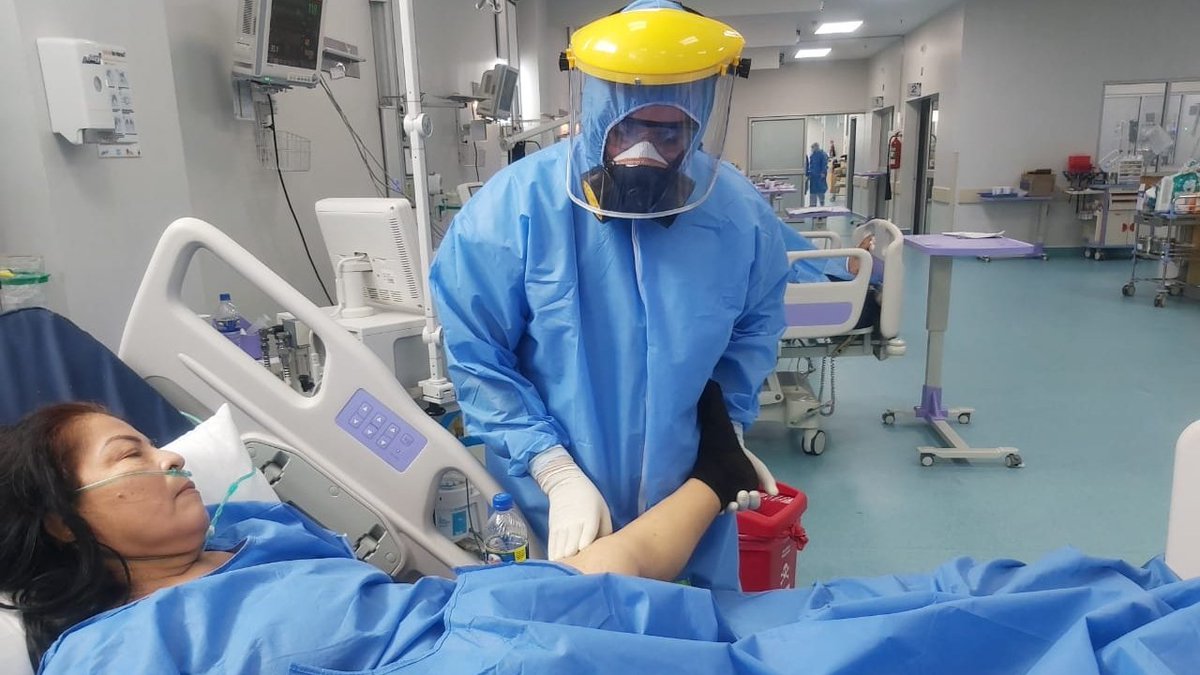 HGuasmoSur's tweet photo. Nuestro personal de Rehabilitación y Terapia Física desarrolla un papel fundamental en el tratamiento de pacientes con #Covid_19, en especial, con aquellos que están en la UCI, convirtiéndose en una figura importante para su recuperación.

#ActivadosPorLaSalud https://t.co/j3XZ6h3SR8