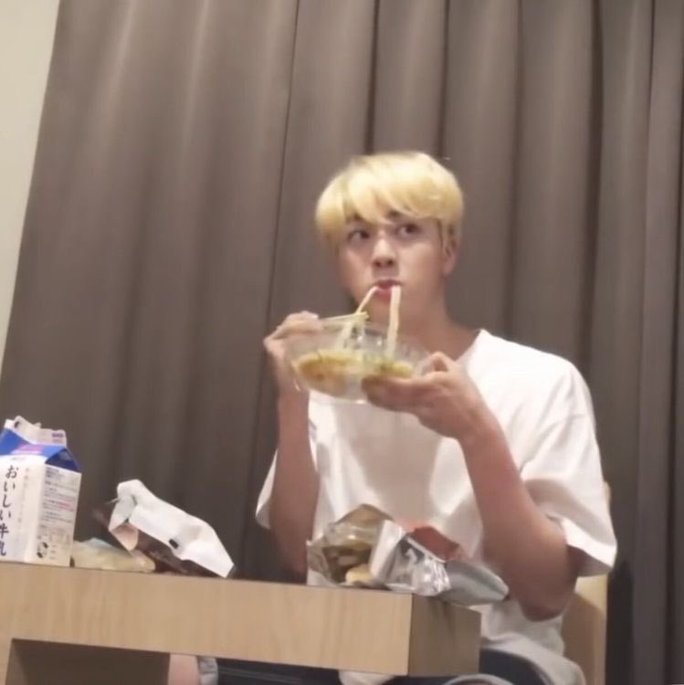 Jin eating a thread