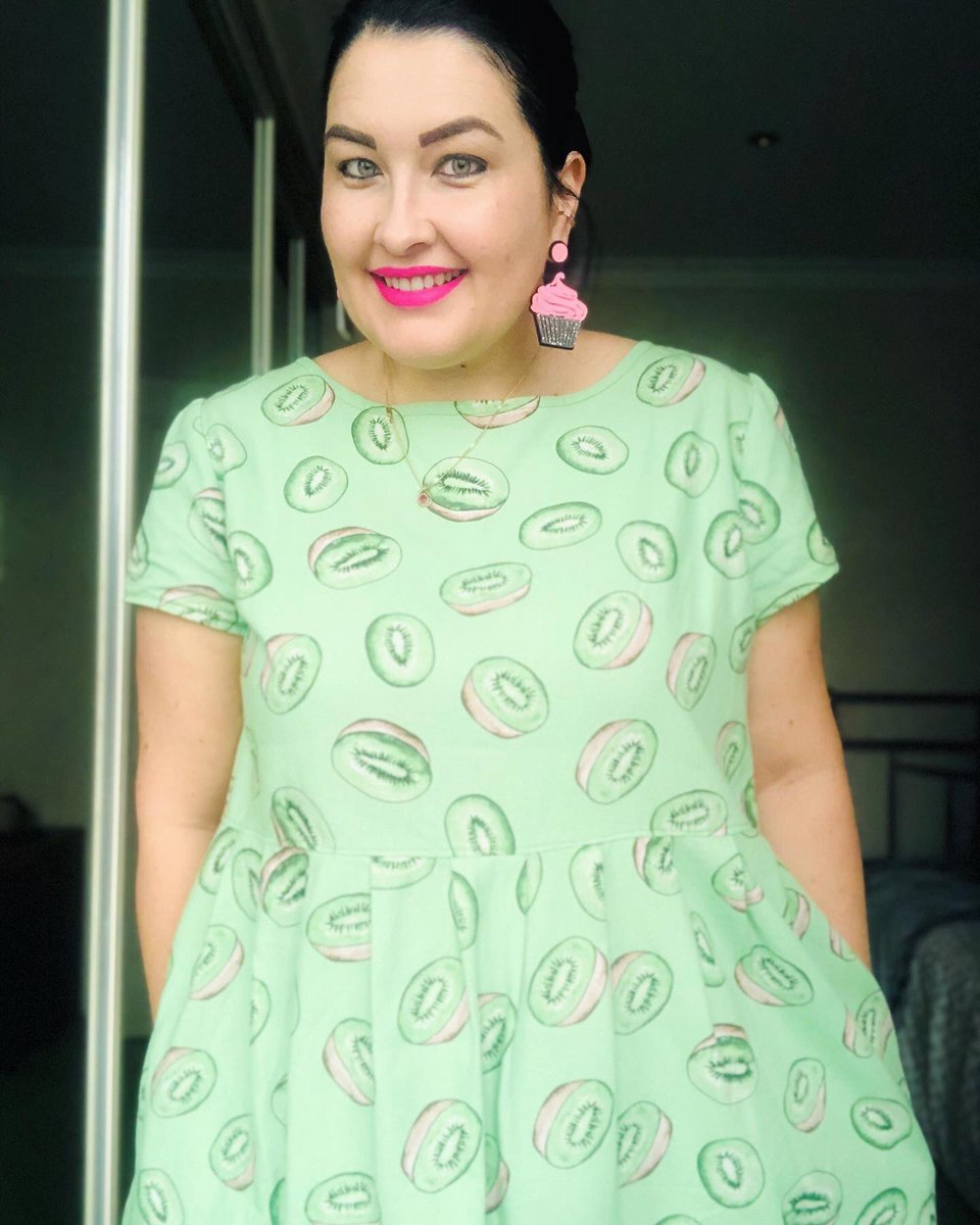 DrEmmaBeckett's tweet photo. Cupcakes & kiwifruit today! The cakes (from Kaboodle Designs) are to celebrate the 1 year business anniversary of Nelly Wade Australia, who made the dress.
#dresseswithpockets #nozip https://t.co/HSZVIK2NYY