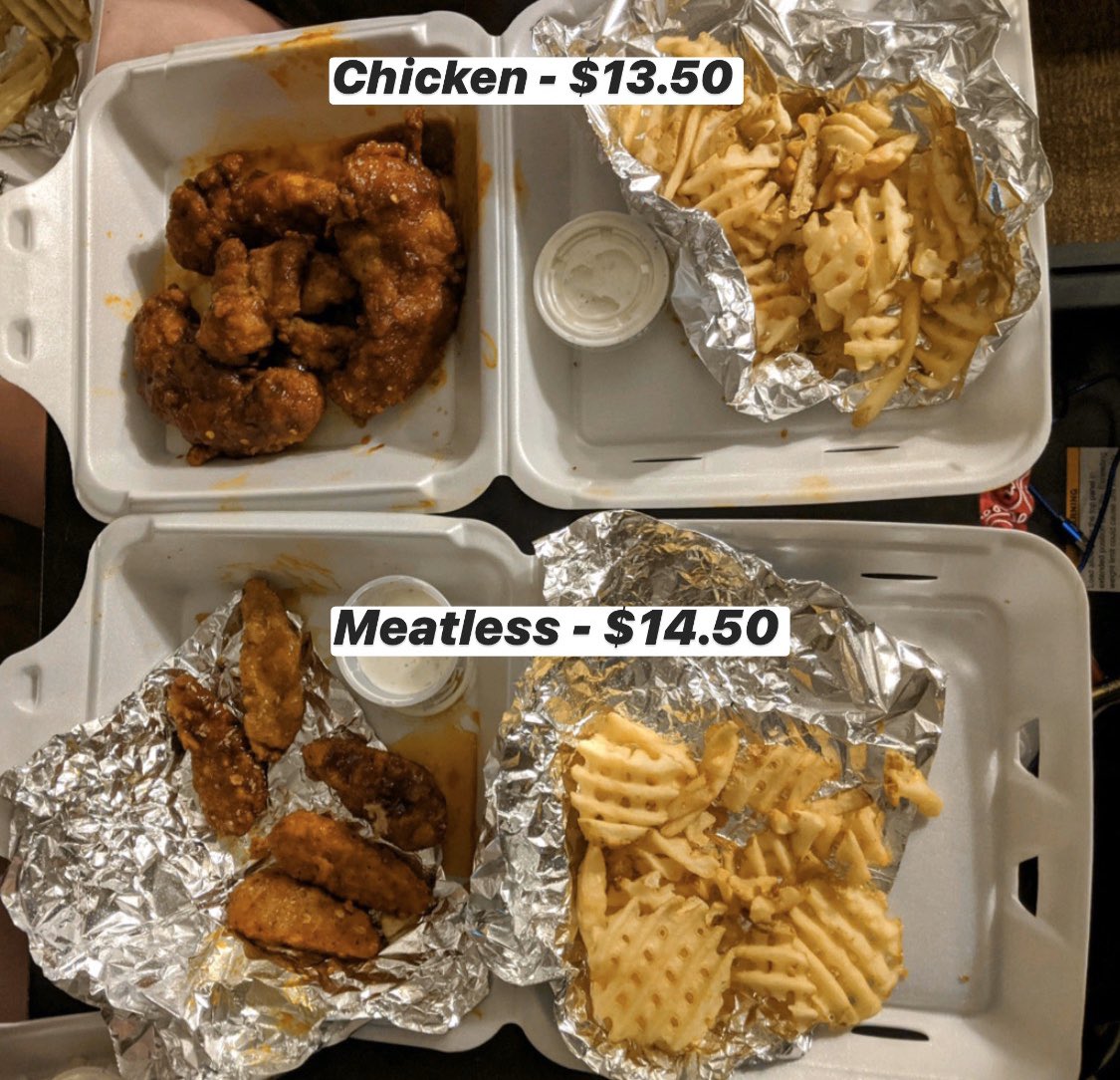 MamaCarsss's tweet photo. @Pluckers DISGRACE TO VEGANS EVERYWHERE - Either increase the meatless wing count or drop the price!!! This was a rip off. https://t.co/zgjbByOK3k