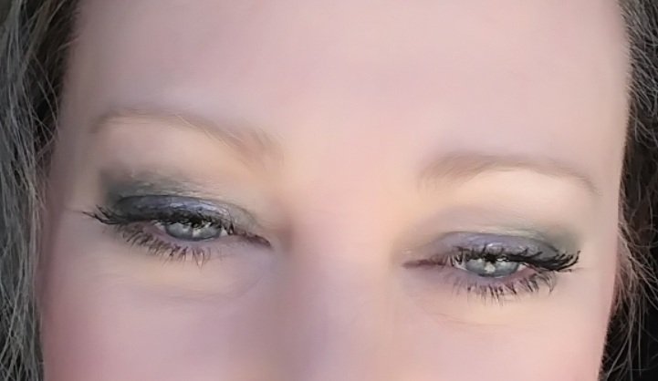 LoofShantelle's tweet photo. When your gorgeous daughter inspires you to try some color. I tried Shay..nothing compared to your art. #shaybearbeauty https://t.co/Vg38jLQwoH
