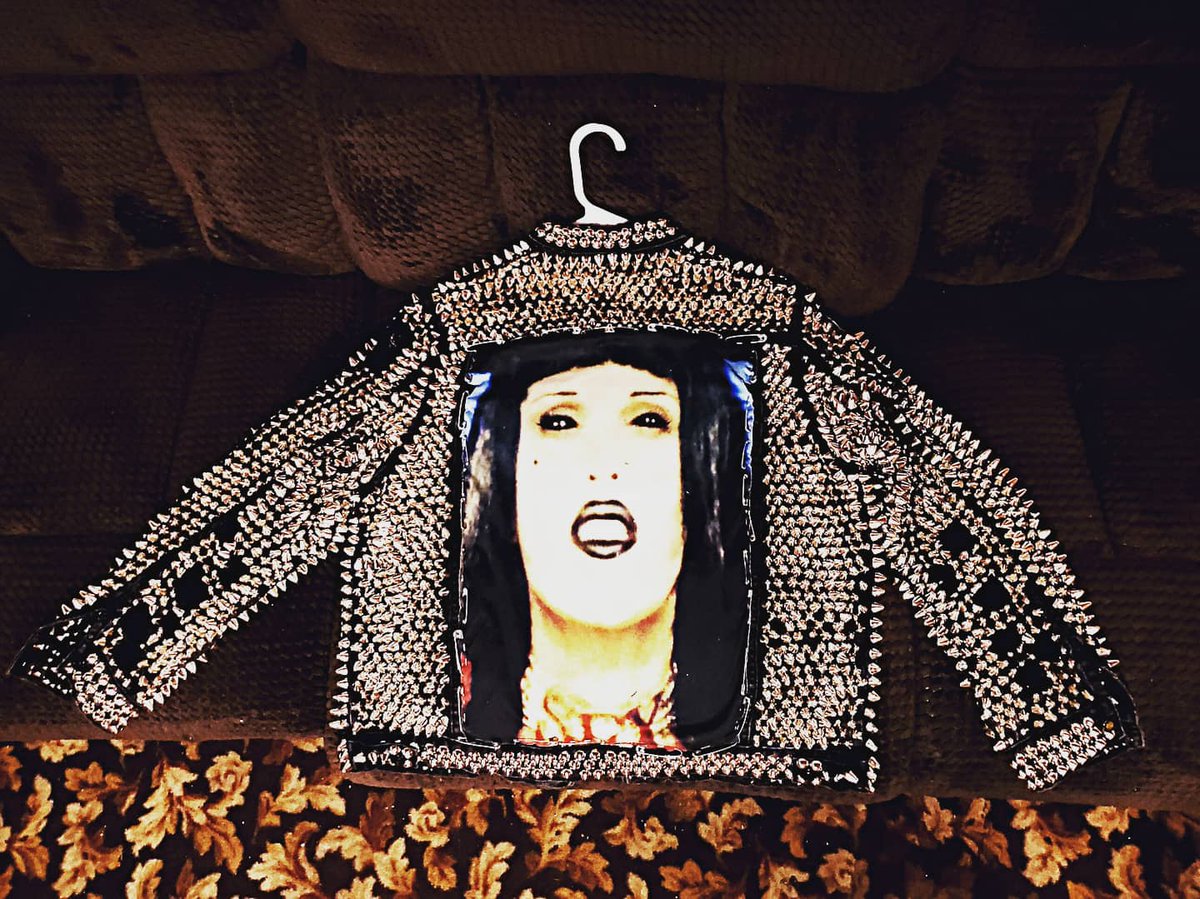 LilithDakota666's tweet photo. Fully studded jacket fully finished and ready for sell.
The Pete Burns patch is removable.
So it will be a blank spot for you to add your own logo.
Message me if interested.
#fashion #Forsell #Zaylien_Zakkoda #PeteBurns #StuddedJacket https://t.co/h92kTekXwQ