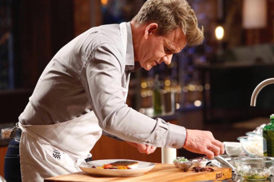 MaxwellAWoods's tweet photo. Everyone else cooking in quarantine:

Vs.

Me cooking in quarantine: https://t.co/KCBjnfwH1G