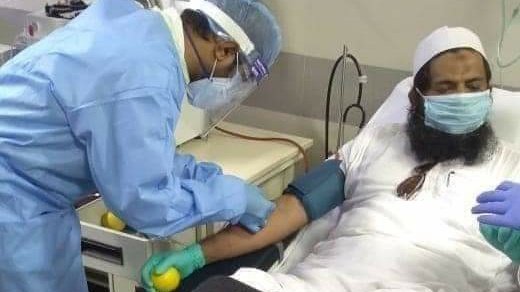 unitearab's tweet photo. Tabligi Jamat followers Donating  Plasma for the CoronaVirus treatment in India.

Indian Media accused them as "Super spreaders", called it Corona Jihad but still they want to save the lives of fellow Indians.

Real Heroes!
#TabligiHeroes https://t.co/3h0o2ZSLu2