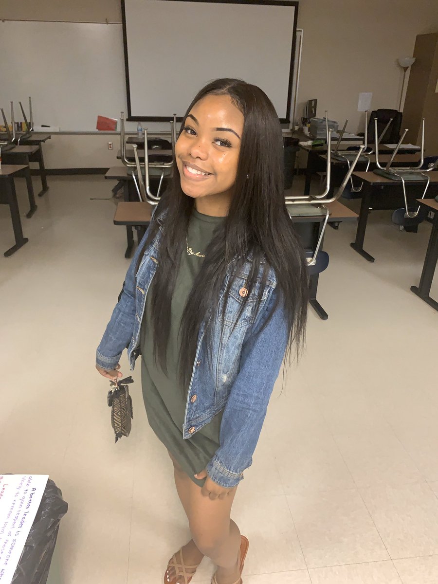 DaMariah14's tweet photo. Hey I’m Mari! Of course I had to choose the best hbCU in the state! I’ll be attending Claflin University and majoring in Sociology in the fall, can’t wait to meet everyone! 🧡 #claflin24 #cu24 https://t.co/VIhwBdYDGC