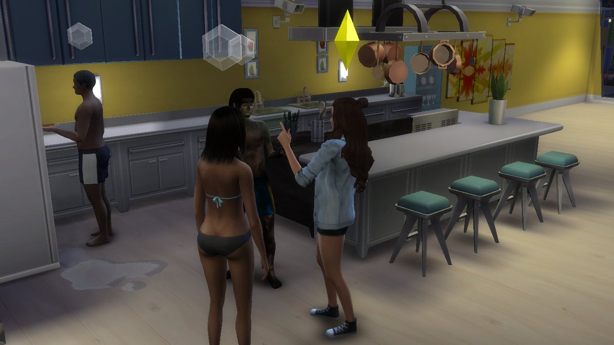 bthesims's tweet photo. Júlia briga com Gabriel por ter botado fogo na casa e fala que era pra ele ter saído e não Mariane
Monique tenta ajudar, porém os dois saem estressados deixando ela sozinha https://t.co/qAAhKGqkOK