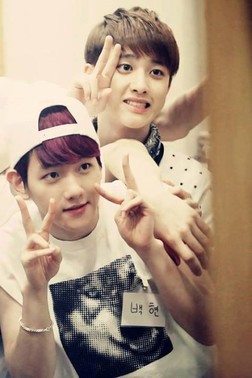 BaekSoo being friendship goals[★彡 α вєαυтιfυℓ тняєα∂ 彡★] @weareoneEXO  @B_hundred_Hyun  @layzhang  #EXO