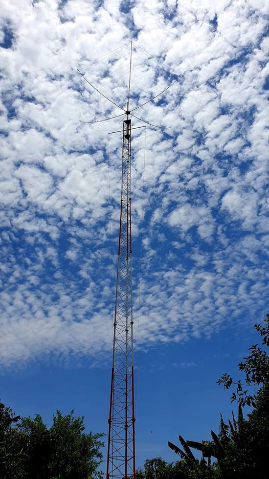 SP7IDX_Hexbeam's tweet photo. What a tower! @ HS0ZNR/VK2BY Well done Brad! #hexbeam #hamradio #hamr https://t.co/kmBQRrfVVY