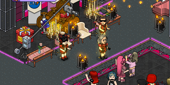 hb_13runo's tweet photo. A palavra que eu tenho neste momento para definir o que sinto é GRATIDÃO! Só tenho a agradecer pelo convite, e por me deixar fazer parte da equipe de dançarinos junto com a @PequepeHabbo. Sem defeitos! EU AMEI! <3 #LadyGagaFame #DizzyEvents #Chromatica @ColdHabboFS @DizzyHabbo https://t.co/6qrnA3wI5X