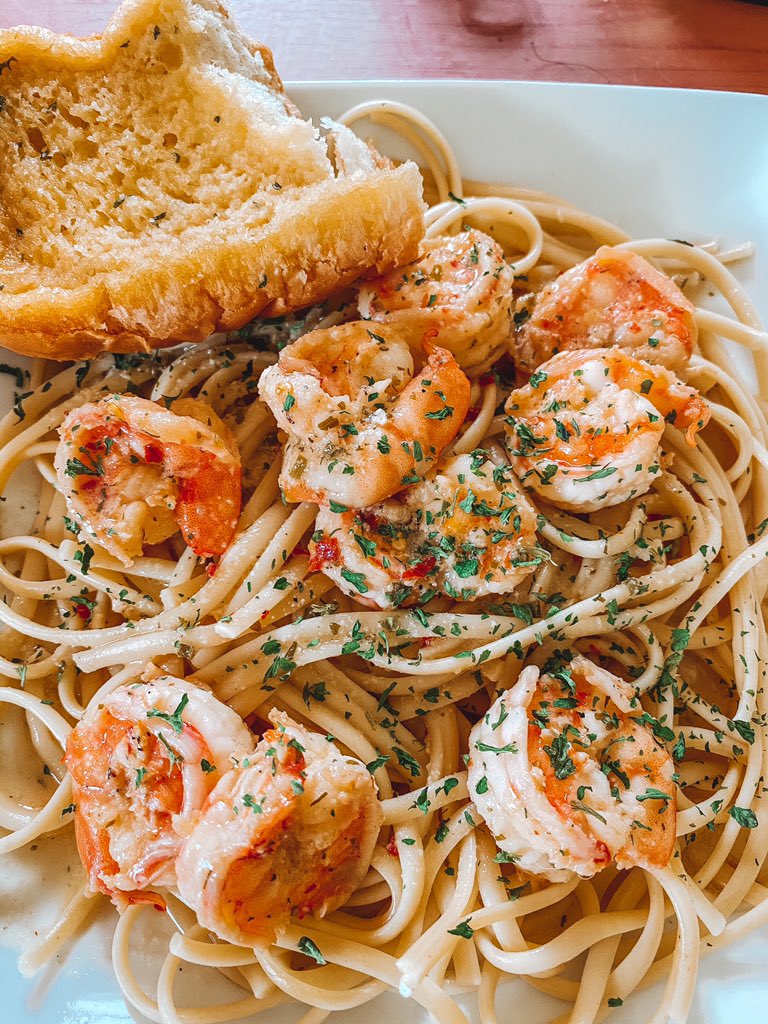 TheBahamaBeauty's tweet photo. Made one of my favorite dishes today... Shrimp Scampi. I’m proud cus it tasted good asf. Follow @DaFoodHunters on IG for more! #DaFoodHunters #TweetLikeMick https://t.co/y3qzFaxeWs