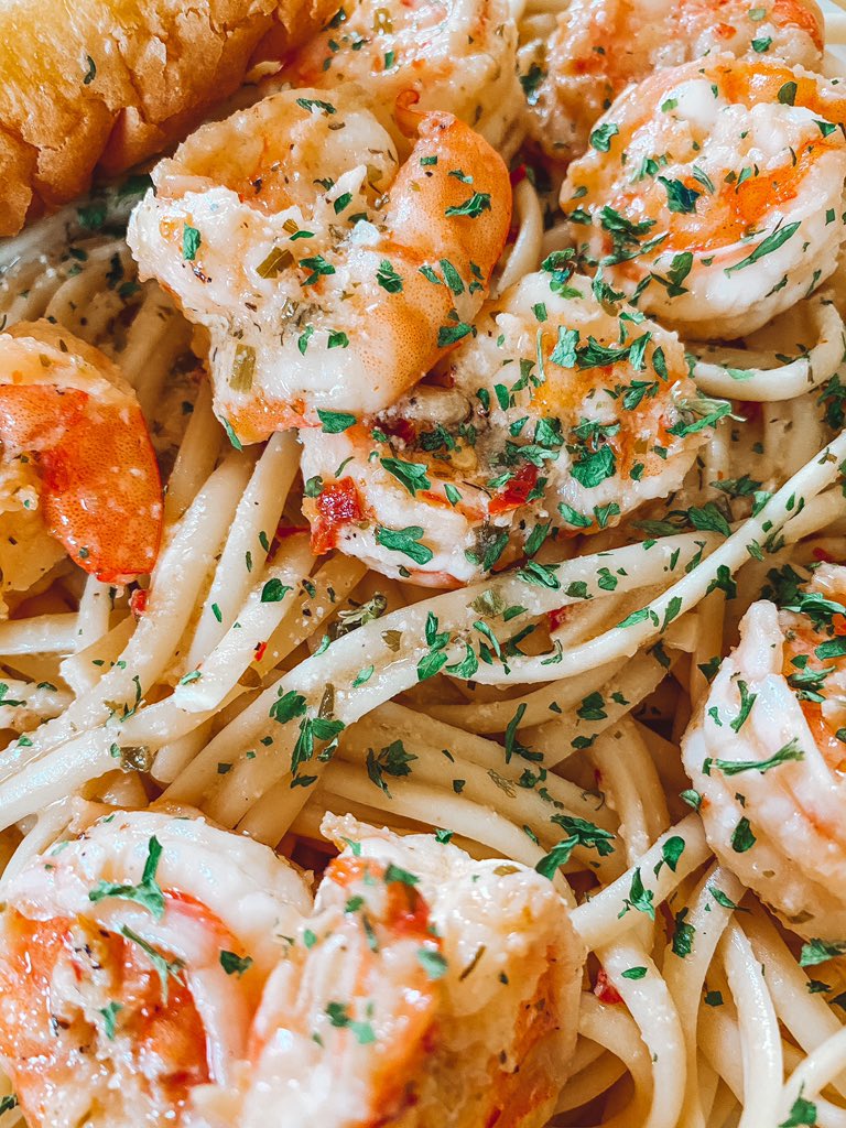 TheBahamaBeauty's tweet photo. Made one of my favorite dishes today... Shrimp Scampi. I’m proud cus it tasted good asf. Follow @DaFoodHunters on IG for more! #DaFoodHunters #TweetLikeMick https://t.co/y3qzFaxeWs