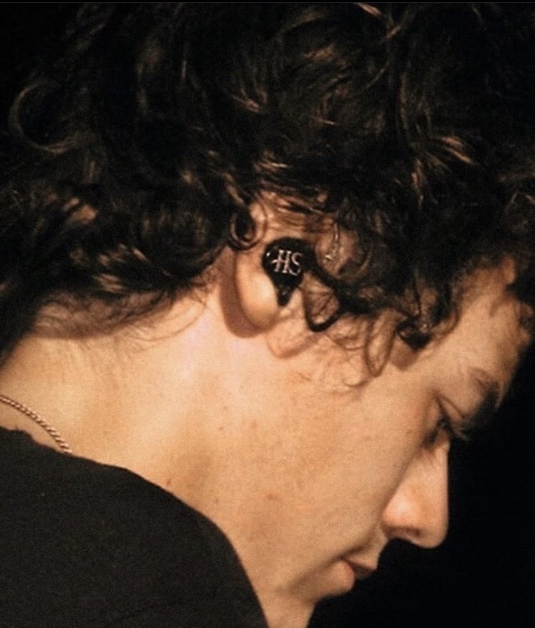 Harrys details a thread <33