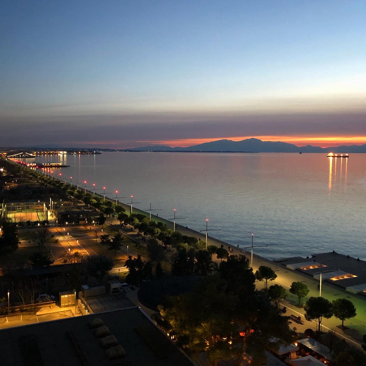 TziovarasDim's tweet photo. #sunset #makedoniapalace #hotel #thessaloniki #tziovarasdimiris “The right time in the right place”
•
#makedoniapalace #thessaloniki https://t.co/DT60bBgRot