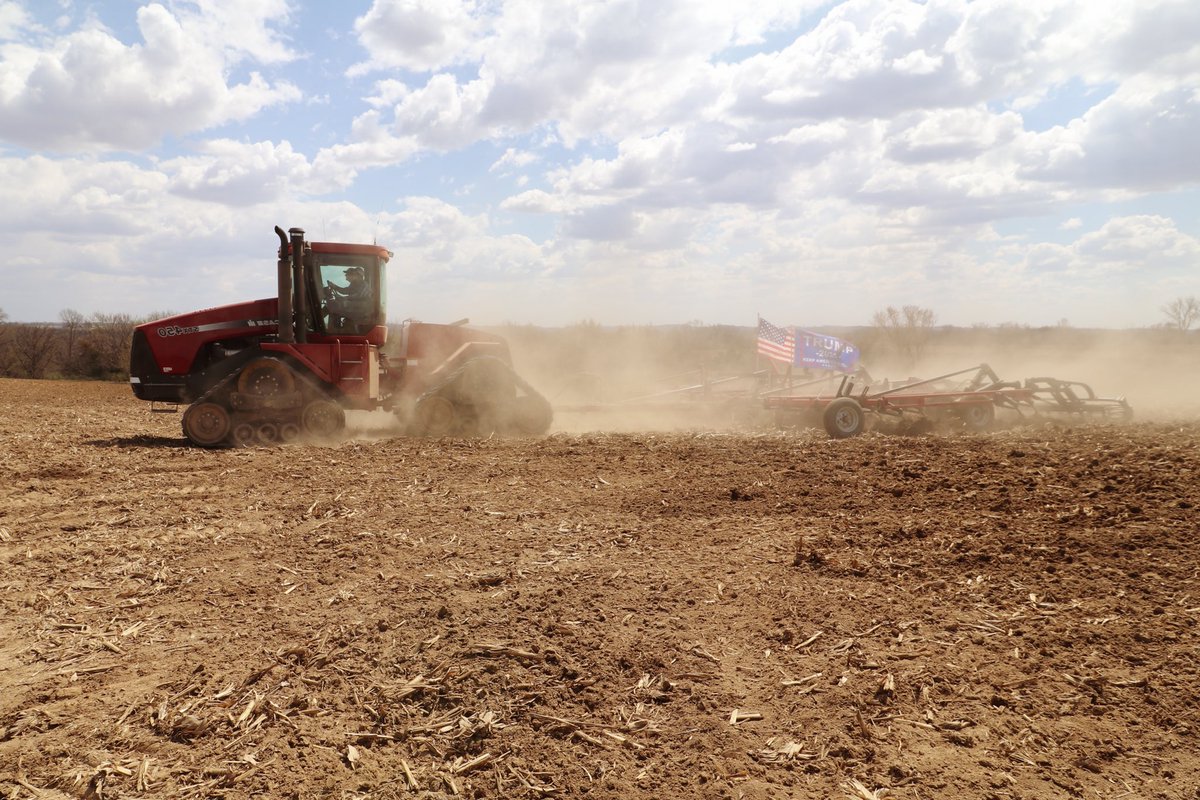 lifesapitch23's tweet photo. @realDonaldTrump Iowa Farmers for Trump #plant2020 https://t.co/jnsUCMDvKi