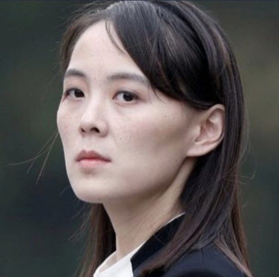 PandalesJhon's tweet photo. Esta es Kim Yo-jong, quien, de confirmarse la muerte de su hermano Kim Jong-un, podría ser la próxima lideresa de Corea del Norte.
¡Cara de tierna sí tiene! https://t.co/ijNWyEhTvx