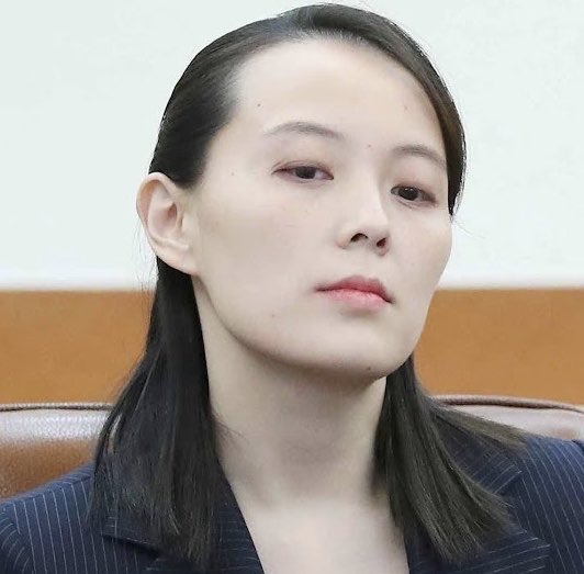 PandalesJhon's tweet photo. Esta es Kim Yo-jong, quien, de confirmarse la muerte de su hermano Kim Jong-un, podría ser la próxima lideresa de Corea del Norte.
¡Cara de tierna sí tiene! https://t.co/ijNWyEhTvx