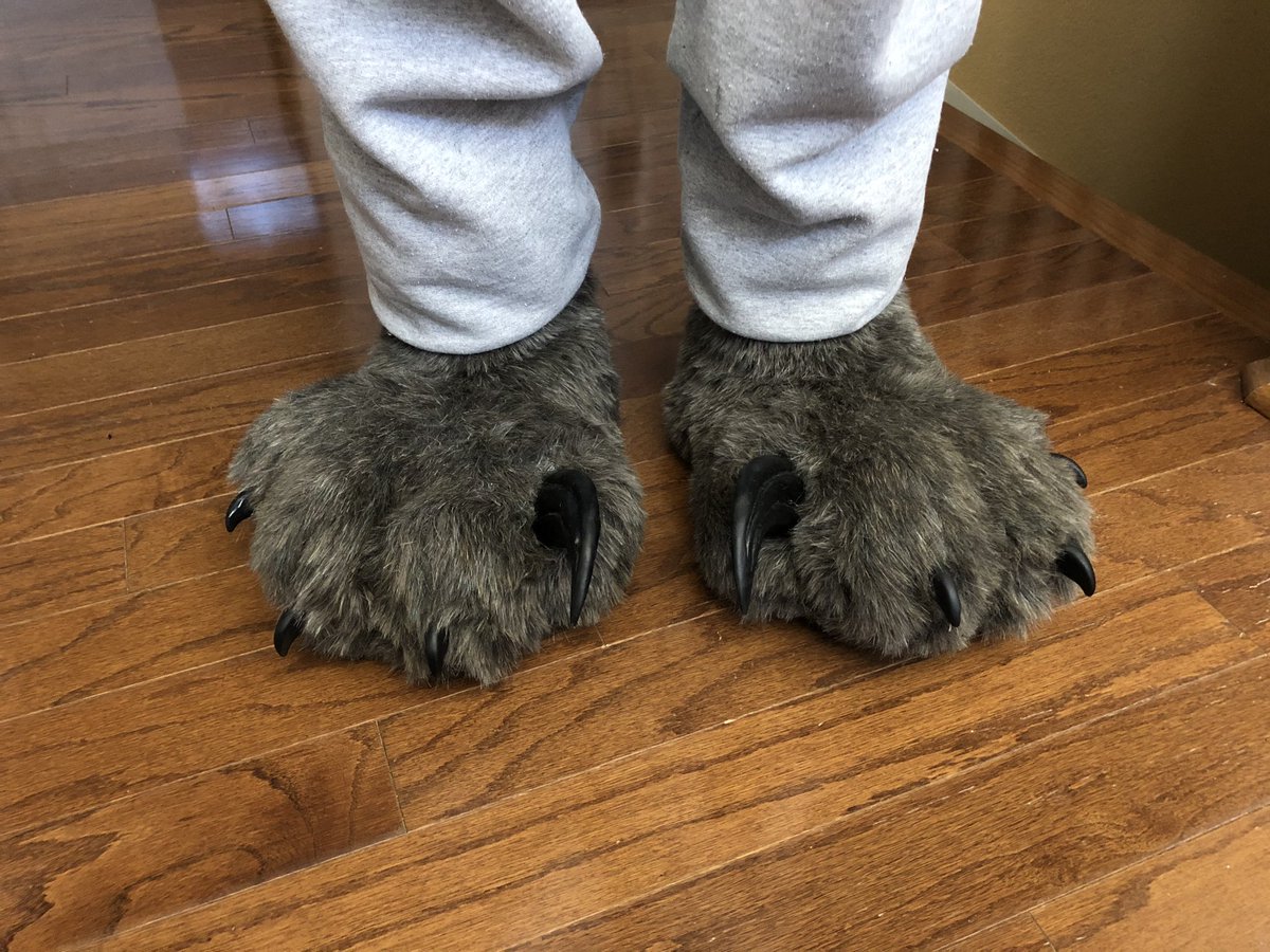 FORGOT ABOUT THIS THREAD, WHOOPS. I’ll probably do some trimming and airbrushing on them later, but otherwise Feral’s foot paws are done!! Now I have both sets of his paws! 