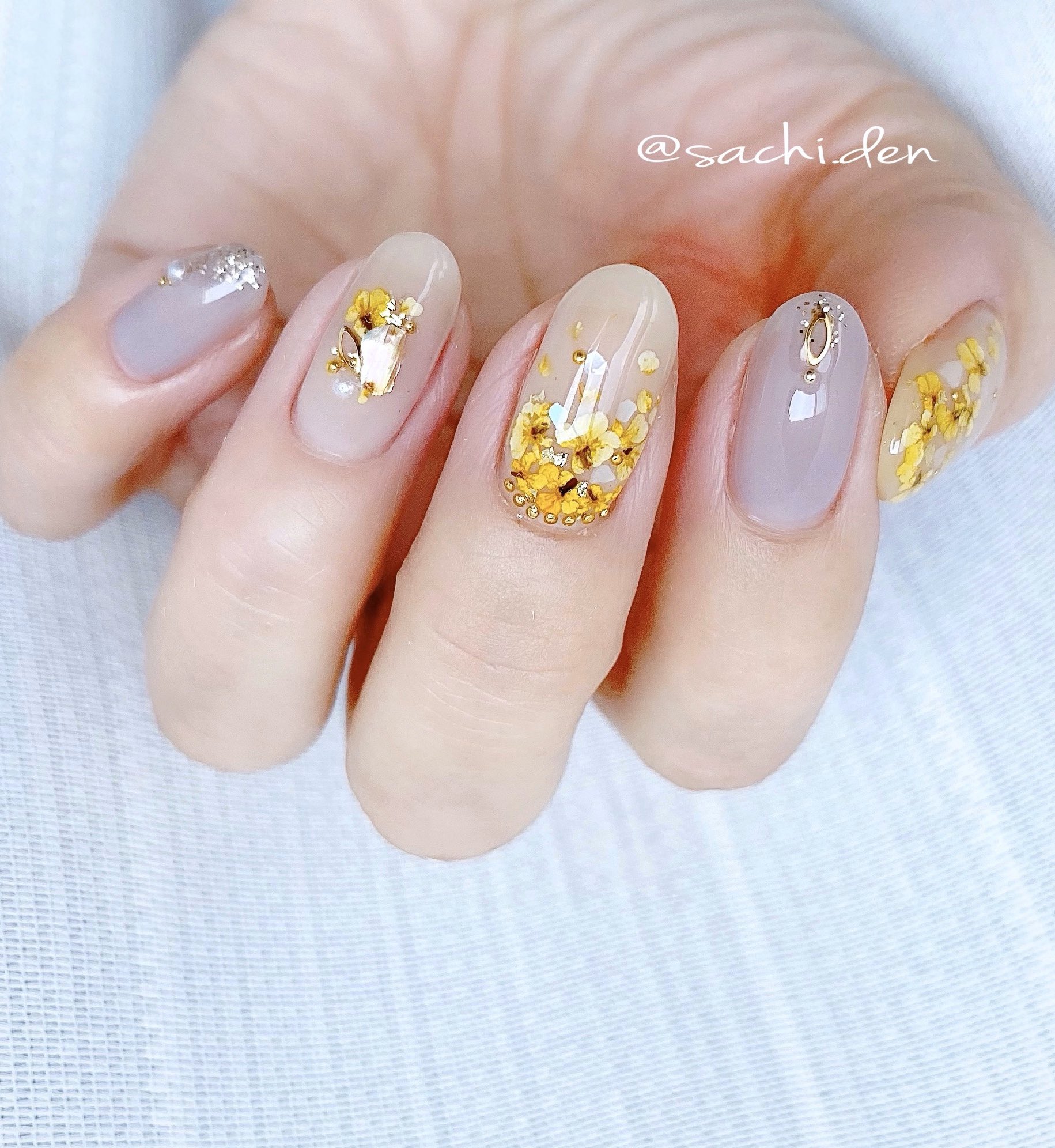 Sachi 黄色の押し花めちゃ可愛い 大好きなシアーカラーと合わせました ﾟ セルフネイル ジェルネイル 春ネイル 押し花ネイル Homei オールザットネイル エスミント T Co Xmzaxcvap5 Twitter