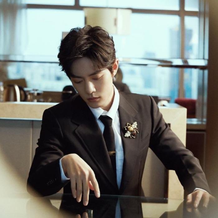 yor0302's tweet photo. ใครหนอ รักเราเท่าชีวี คุณพ่อพี่จ้าน 

บอกแล้วใช่ไหมให้ตั้งใจเรียนตั้งใจทำงาน เก็บเงิน ทำไมไม่ฟังกันบ้าง อย่าให้พ่อต้องดุนะ 

พ่อขาหนูเอาเงินไปวันละ 100 ใช้จริง 80(ล้านหยวน) เอง เนี่ย เหลือเก็บตั้งวันละยี่ฉิบ ประหยัดอดออมตามพ่อสอนเป๊ะ  #พี่จ้านร่างพ่อ https://t.co/nzRuTpFKqW