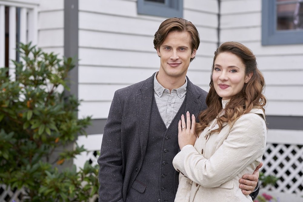 ArenBuchholz's tweet photo. Thank you #Hearties for tuning in to another unforgettable season ❤️ @hallmarkchannel @WCTH_TV @RealEvaBourne https://t.co/gCF3FKOFGm